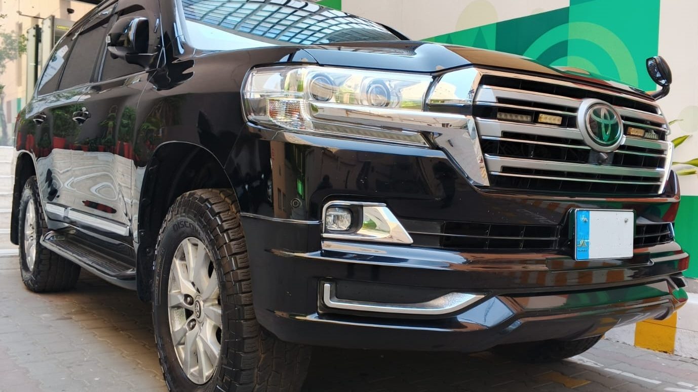 Bulletproof Toyota Land Cruiser V8 rent a car in Lahore with driver