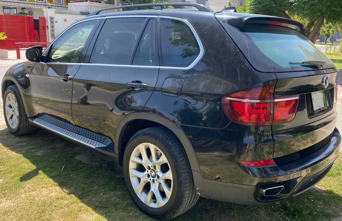 Armored BMW for rent in Lahore - photo 1 | Unique Car Rental