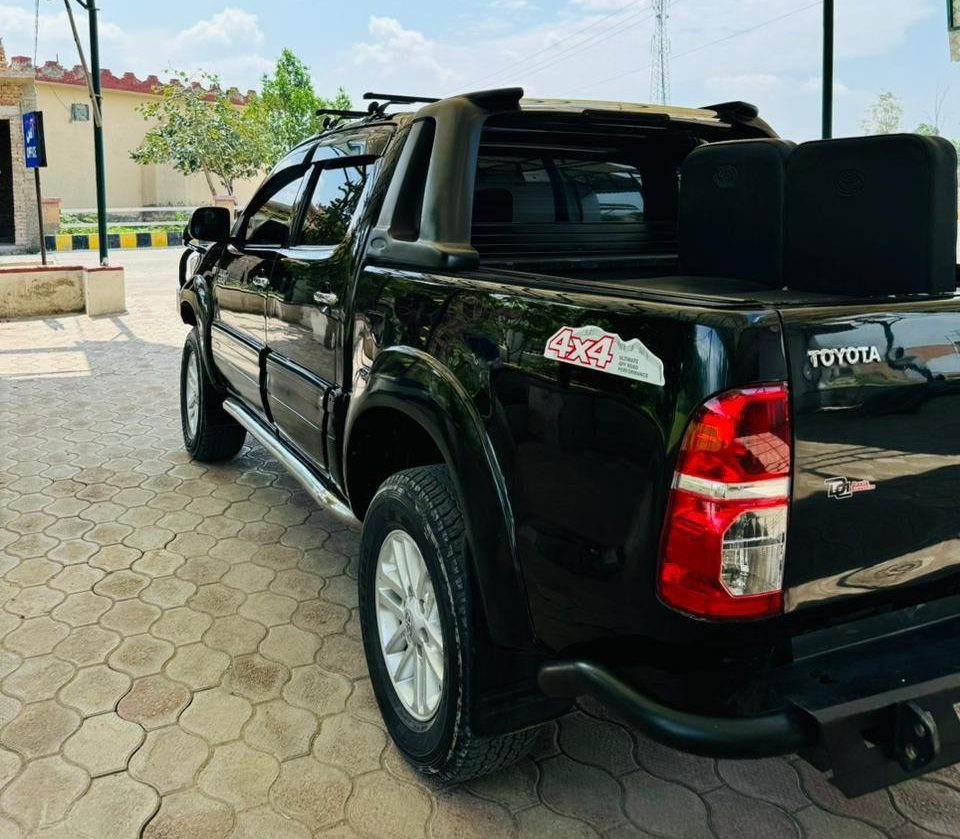 Armored Toyota Hilux Revo Rocco Vigo for rent in Karachi - vigo black rear