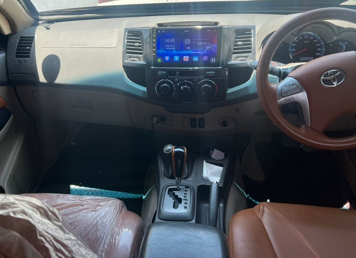 Armored Toyota Hilux Revo Rocco Vigo for rent in Karachi - vigo dashboard