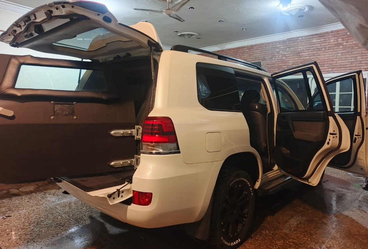 Bulletproof Land Cruiser V8 B6/B6+ for rent in Lahore - armored rear cabin doors