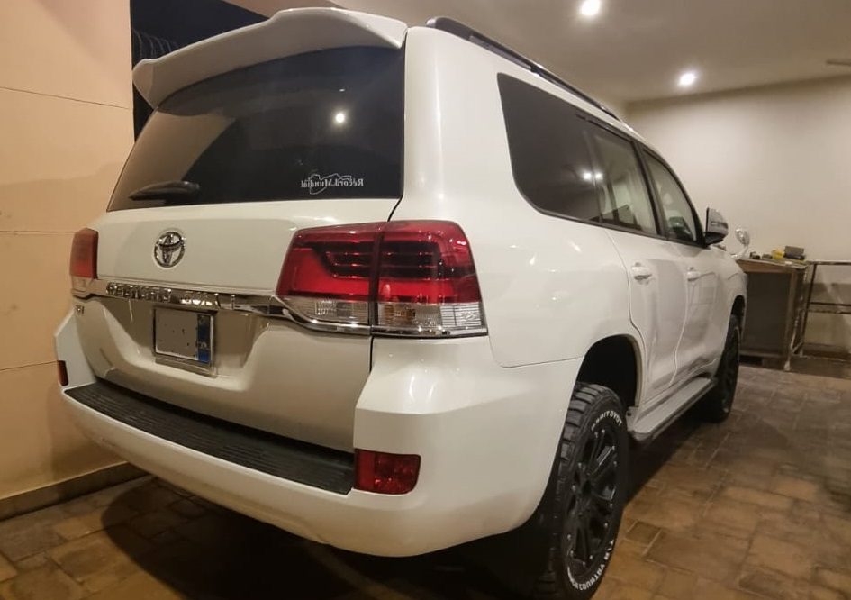 Bulletproof Land Cruiser V8 B6/B6+ for rent in Lahore - white rear