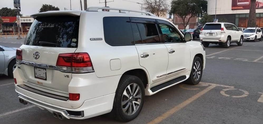 Bulletproof Toyota Fortuner for rent in Lahore - photo 3 | Unique Car Rental