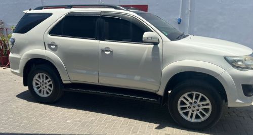 Bulletproof Toyota Fortuner for rent in Lahore - white side profile