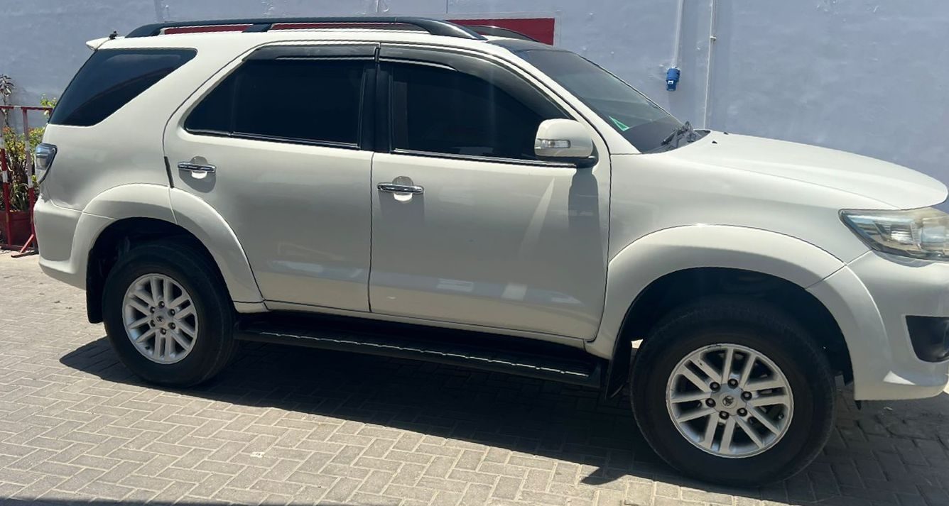 Bulletproof Toyota Fortuner for rent in Lahore - white side profile
