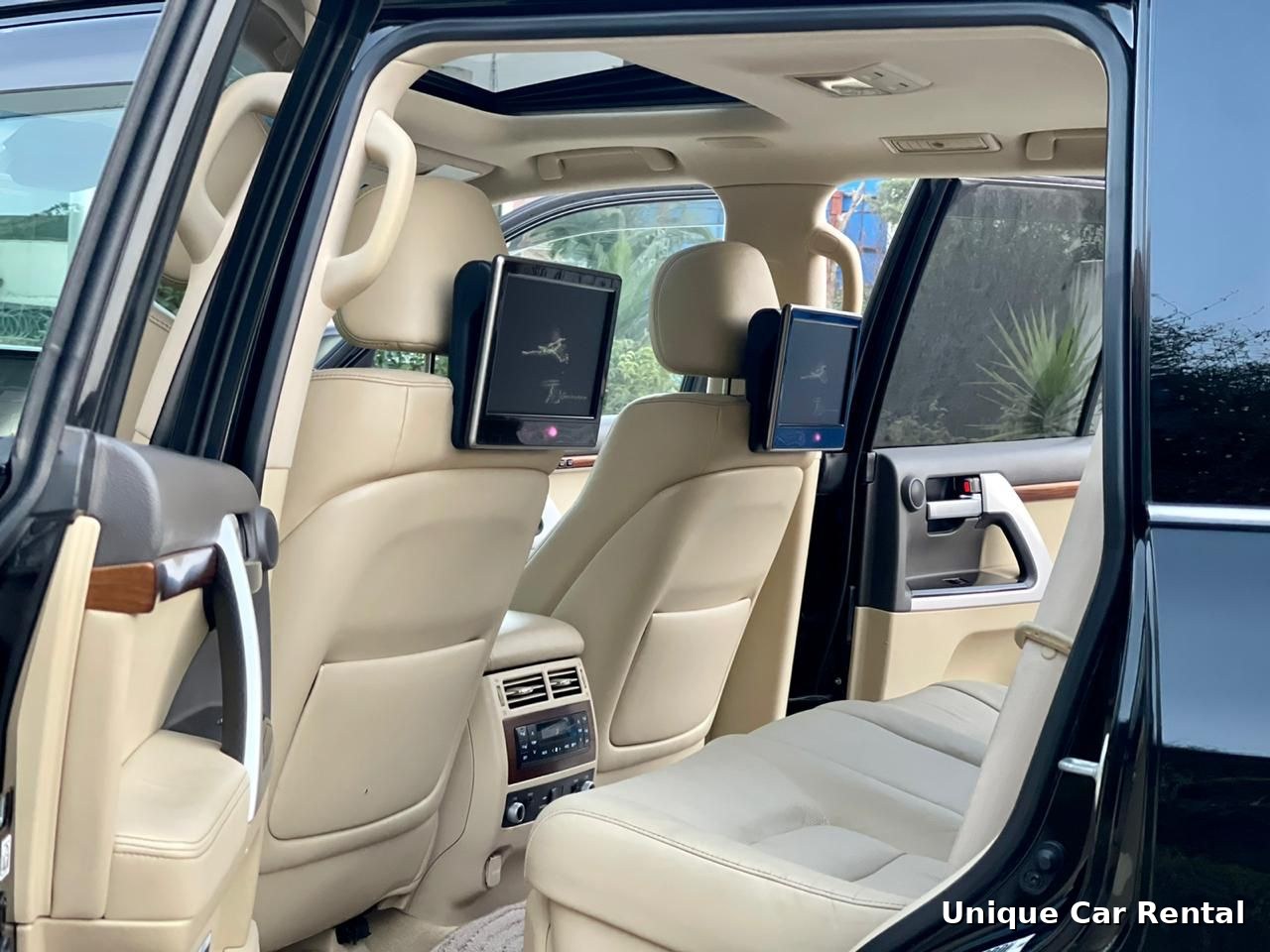 Bulletproof Toyota Land Cruiser V8 rear entertainment screens in Karachi
