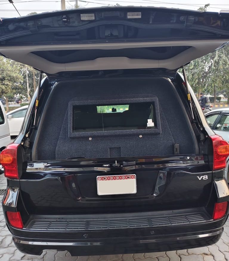 Bulletproof Toyota Land Cruiser V8 for rent in Karachi - armored trunk rear