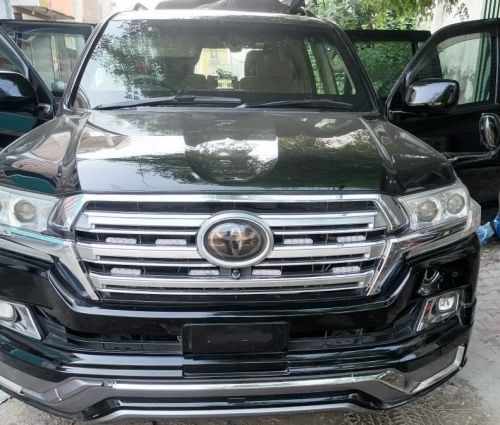 Bulletproof Toyota Land Cruiser V8 for rent in Karachi - black front doors open