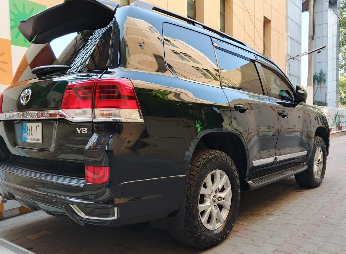 Bulletproof Toyota Land Cruiser V8 for rent in Karachi - black rear side