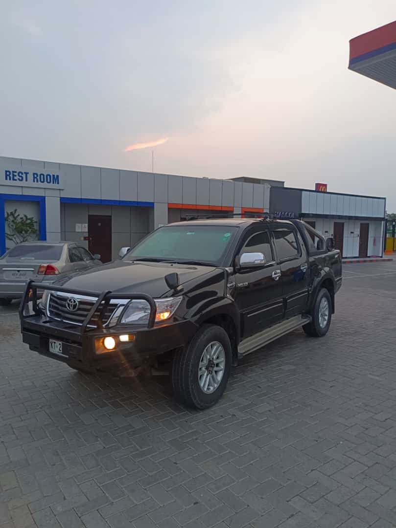 Bulletproof Toyota Revo for rent in Lahore - photo 4 | Unique Car Rental