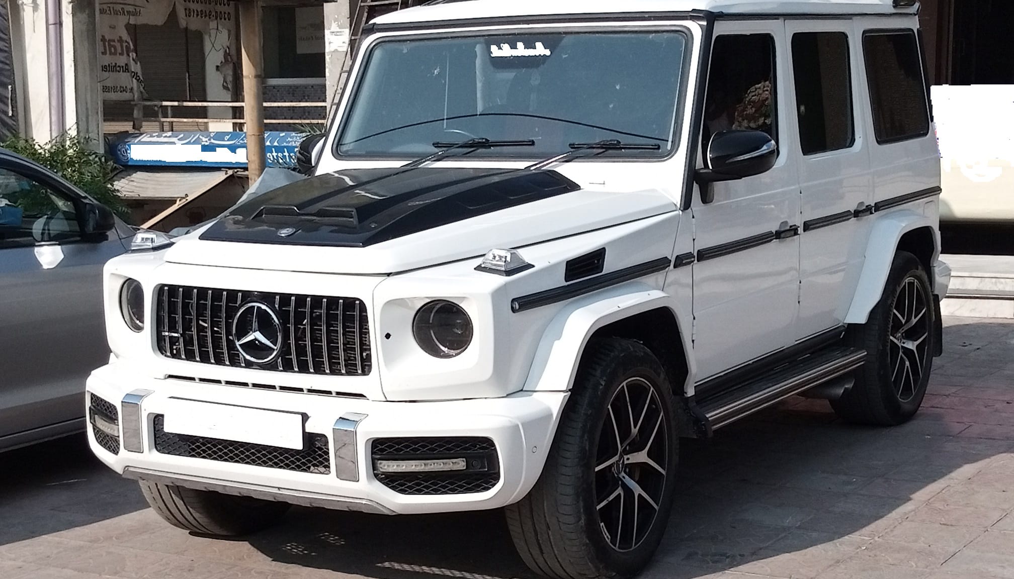 Mercedes-Benz G-Wagon for rent in Lahore - photo 5 | Unique Car Rental