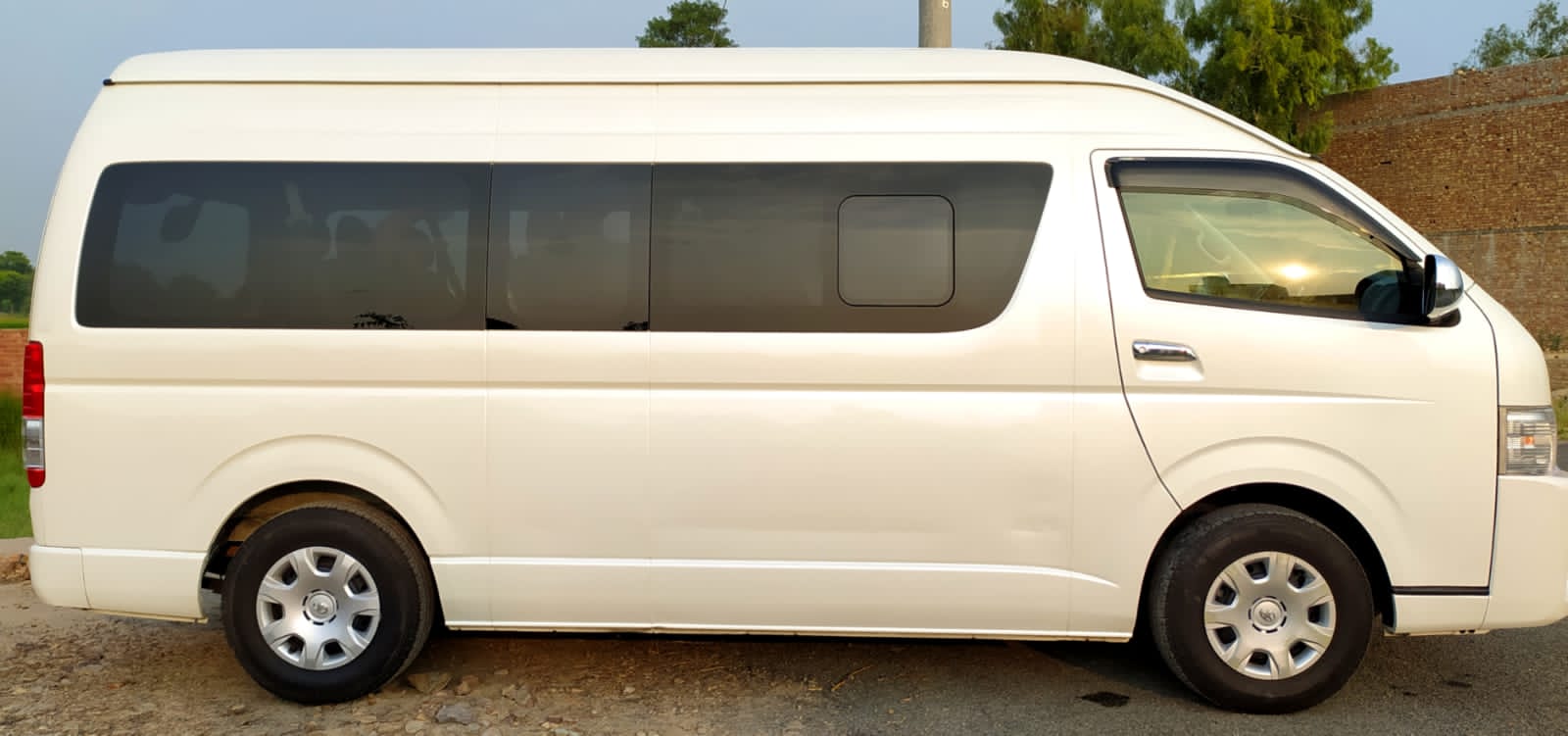 Toyota Hiace Grand Cabin for rent in Lahore - photo 3 | Unique Car Rental