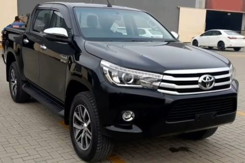 Toyota Hilux Revo for rent in Lahore - black front parking