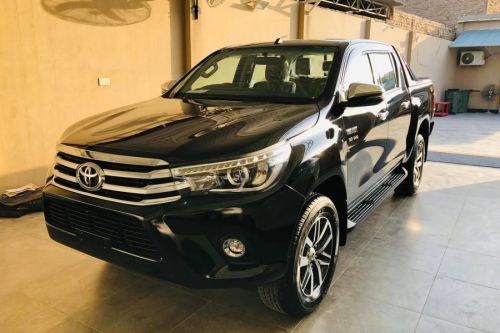 Toyota Hilux Revo for rent in Lahore - black front showroom