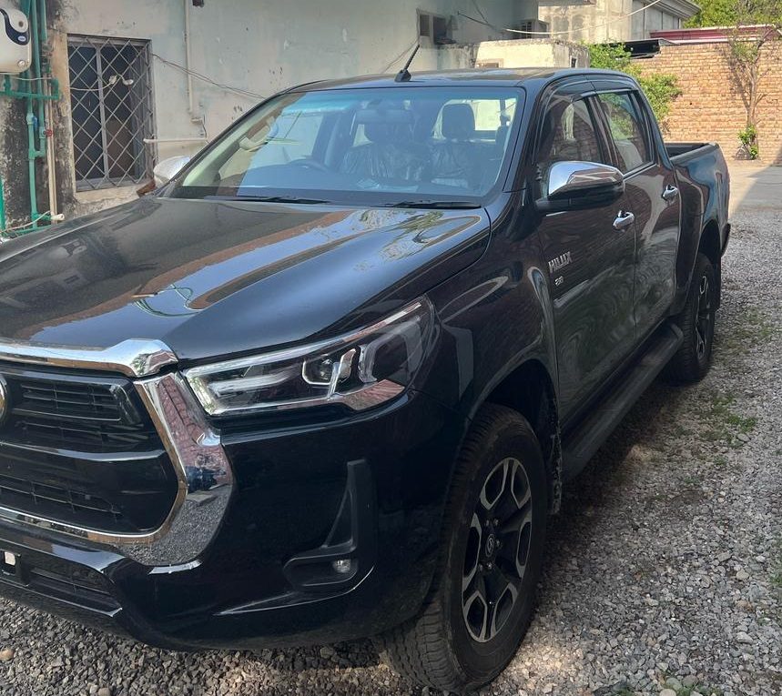 Toyota Hilux Revo for rent in Lahore - black side front