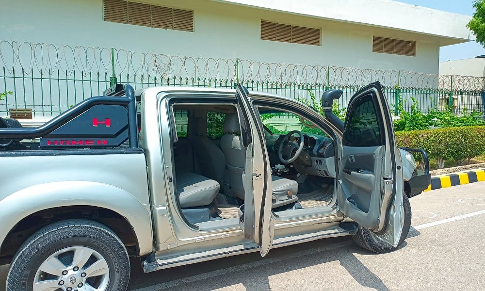 Toyota Hilux Revo (SUV) for rent in Lahore - photo 2 | Unique Car Rental