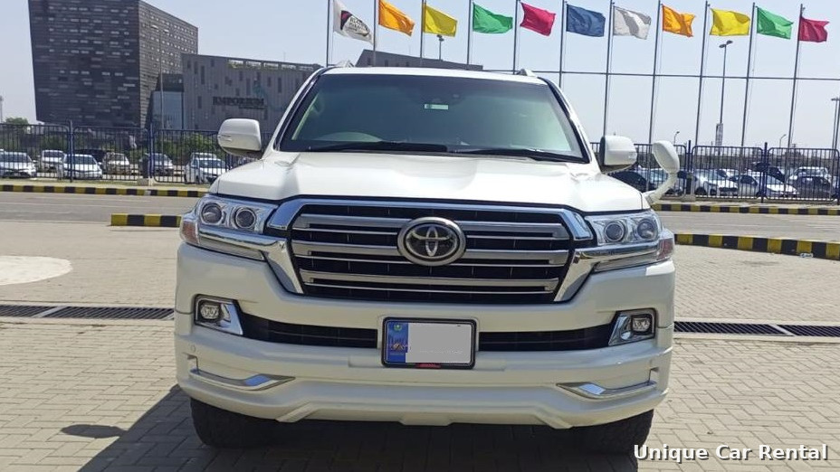 White Toyota Land Cruiser 200 front view