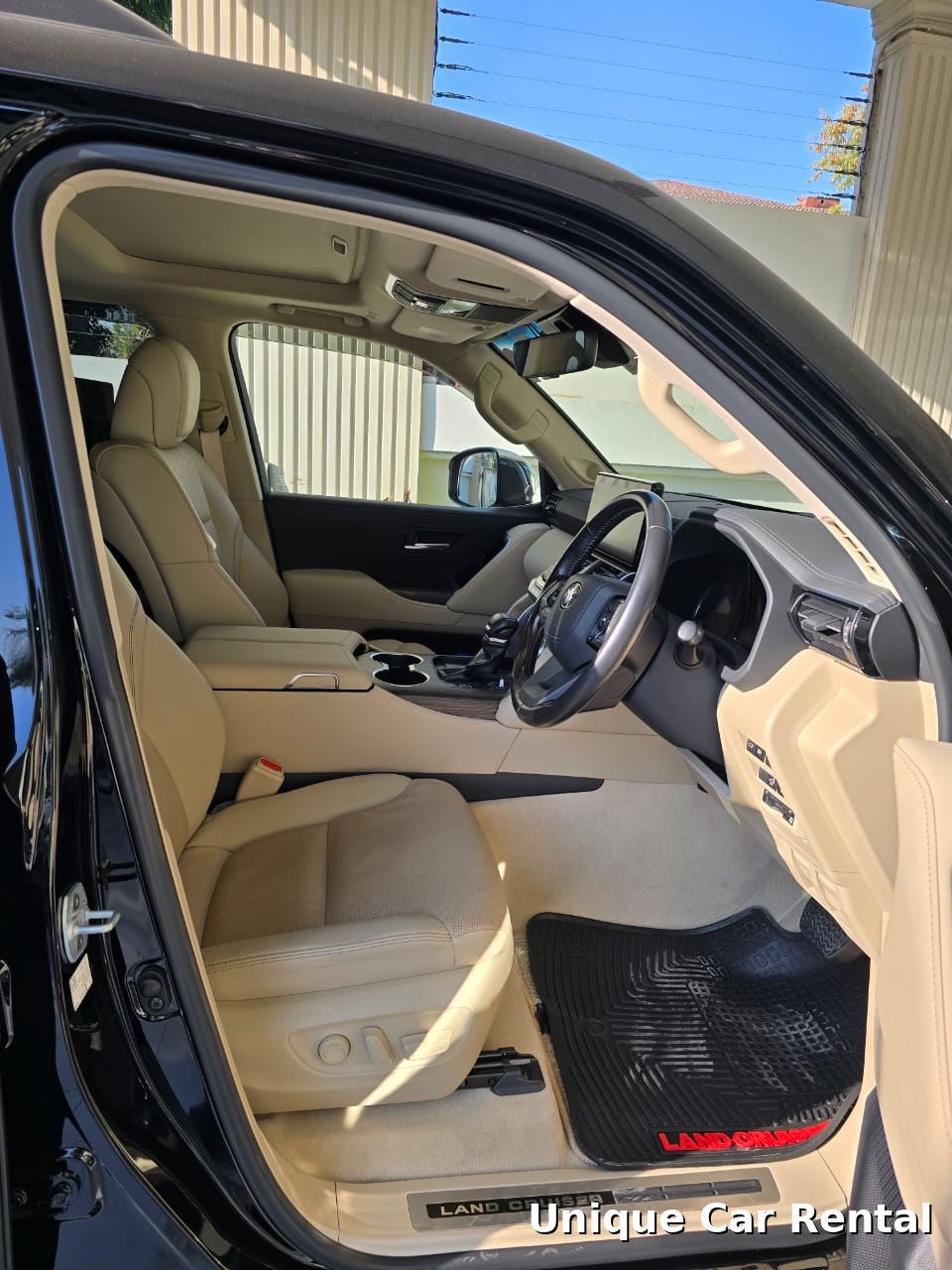 Toyota Land Cruiser V8 beige leather front seats in Islamabad