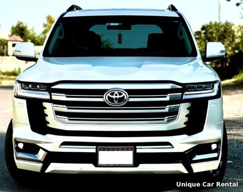 Toyota Land Cruiser V8 white front close-up for rent in Islamabad