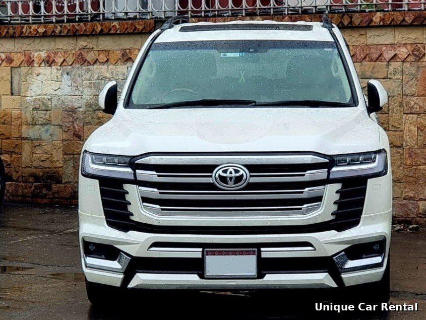 Toyota Land Cruiser V8 white front view for rent in Islamabad