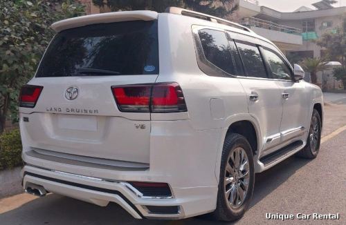 Toyota Land Cruiser V8 white rear three-quarter view for rent in Islamabad