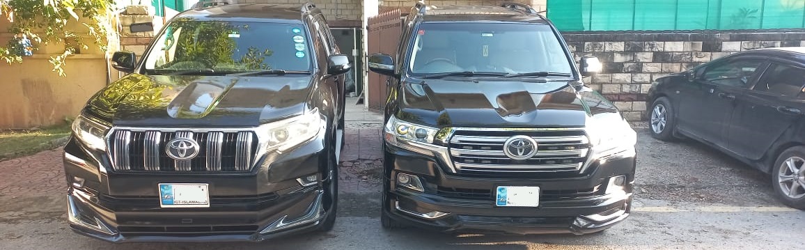 V8 rent Lahore Black - White color Land Cruiser