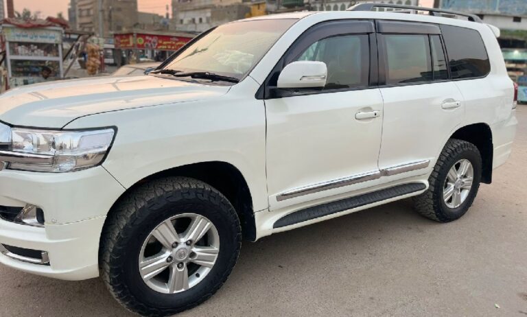 Rent a Land Cruiser V8 in Lahore for out-of-city travel