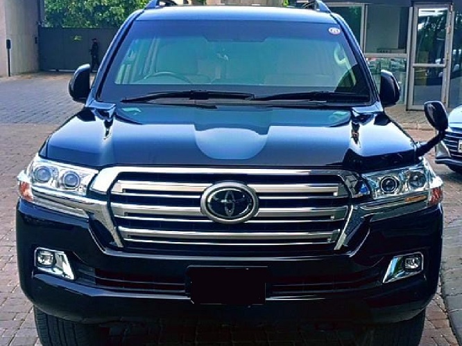 Toyota Land Cruiser V8 for rent in Lahore - Luxury and VIP travel by Unique Rent a Car Lahore