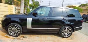 Black Range Rover available for rent in Lahore for weddings and event