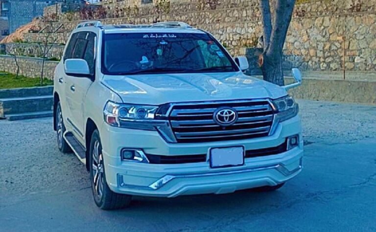 Rent Land Cruiser V8 in Lahore for luxury and comfortable travel