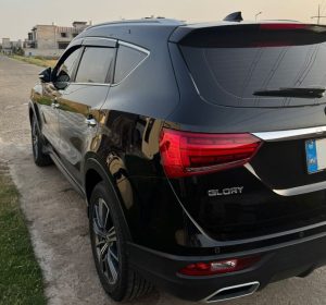 Glory Pro front view with sunroof and chrome grill