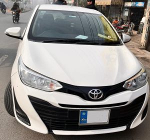 Toyota Corolla Grande 1.8 front view for rent in Lahore