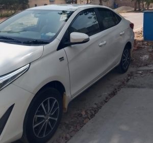 Rent Toyota Corolla GLi in Lahore with professional driver