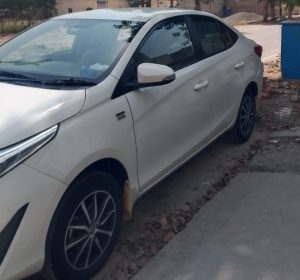 Rent Toyota Corolla GLi in Lahore with professional driver