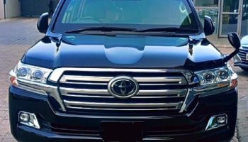 Toyota Land Cruiser V8 for rent in Lahore - Luxury and VIP travel by Unique Rent a Car Lahore