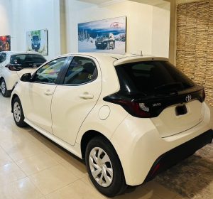 Pearl white Suzuki Ciaz available for rent in Lahore for events and family trip