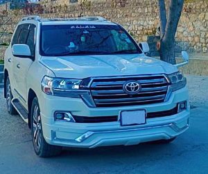Rent Land Cruiser V8 in Lahore for luxury and comfortable travel
