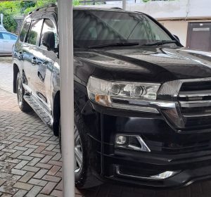 Land Cruiser V8 rental in Karachi for wedding events and VIP transfers