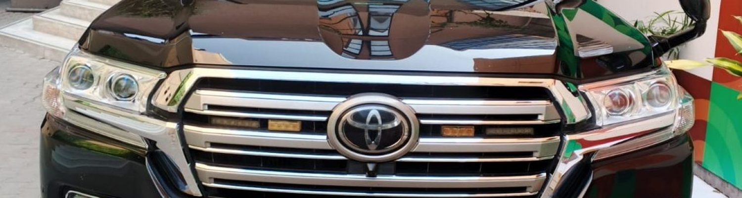 Rent armored SUV Land Cruiser V8 in Karachi