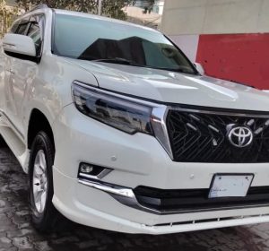 Rent Toyota Land Cruiser V8 in Karachi for local and out-of-city travel